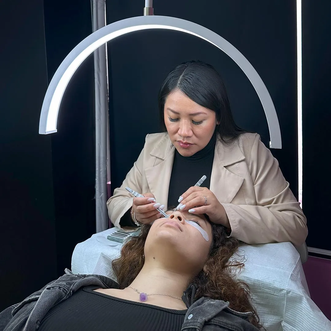 Curso Profesional de Extensiones de Pestañas: Técnica Clásica